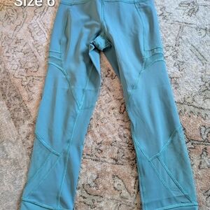 Lululemon Women's Forget The Sweat Crops Size 6, Mesh Detail